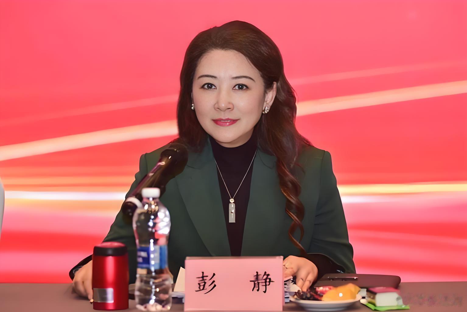 她是格局小了？还是认识差了？居然没当上全国律协的啥职务？彭静，国家一级律师，重庆