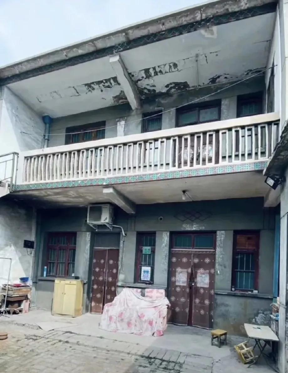 气死我了！家里老房子想卖，村里两家来问价，居然都只肯出5万！这房子虽说爷爷走后空