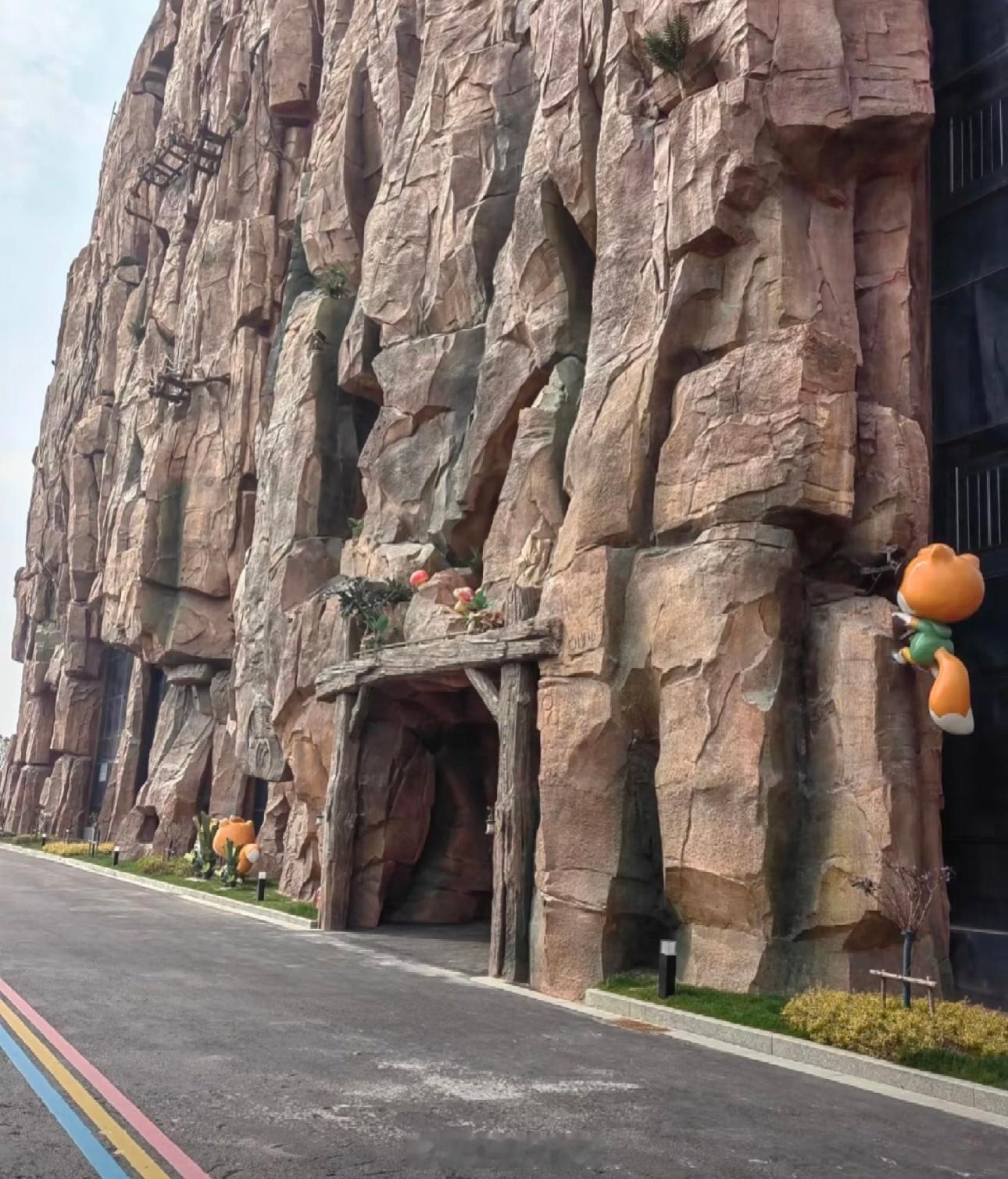 三只松鼠的总部大楼真的是松鼠窝