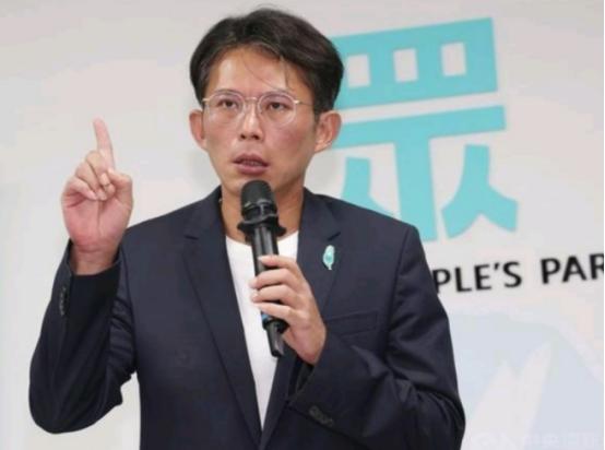 黄国昌也出来表态了！态度非常不友好！12月29日，民众党发表声明声称，大陆嘴上高