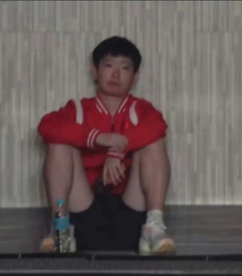为什么邱教练在回囯后第一时间发文控诉？不是因为他实在忍不住了，而是他终于不用再