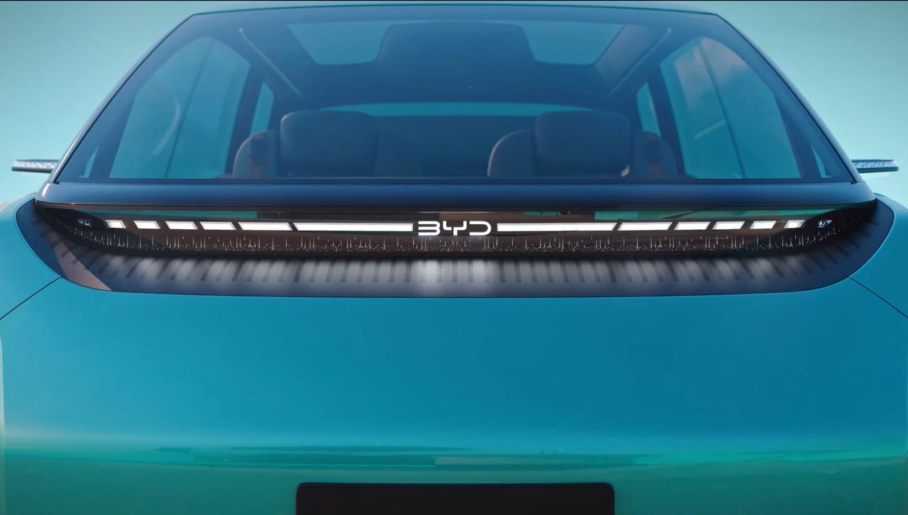 比亚迪海洋网Ocean-V概念车预告来了，车顶高度明显比SUV更"挺拔"，这台比