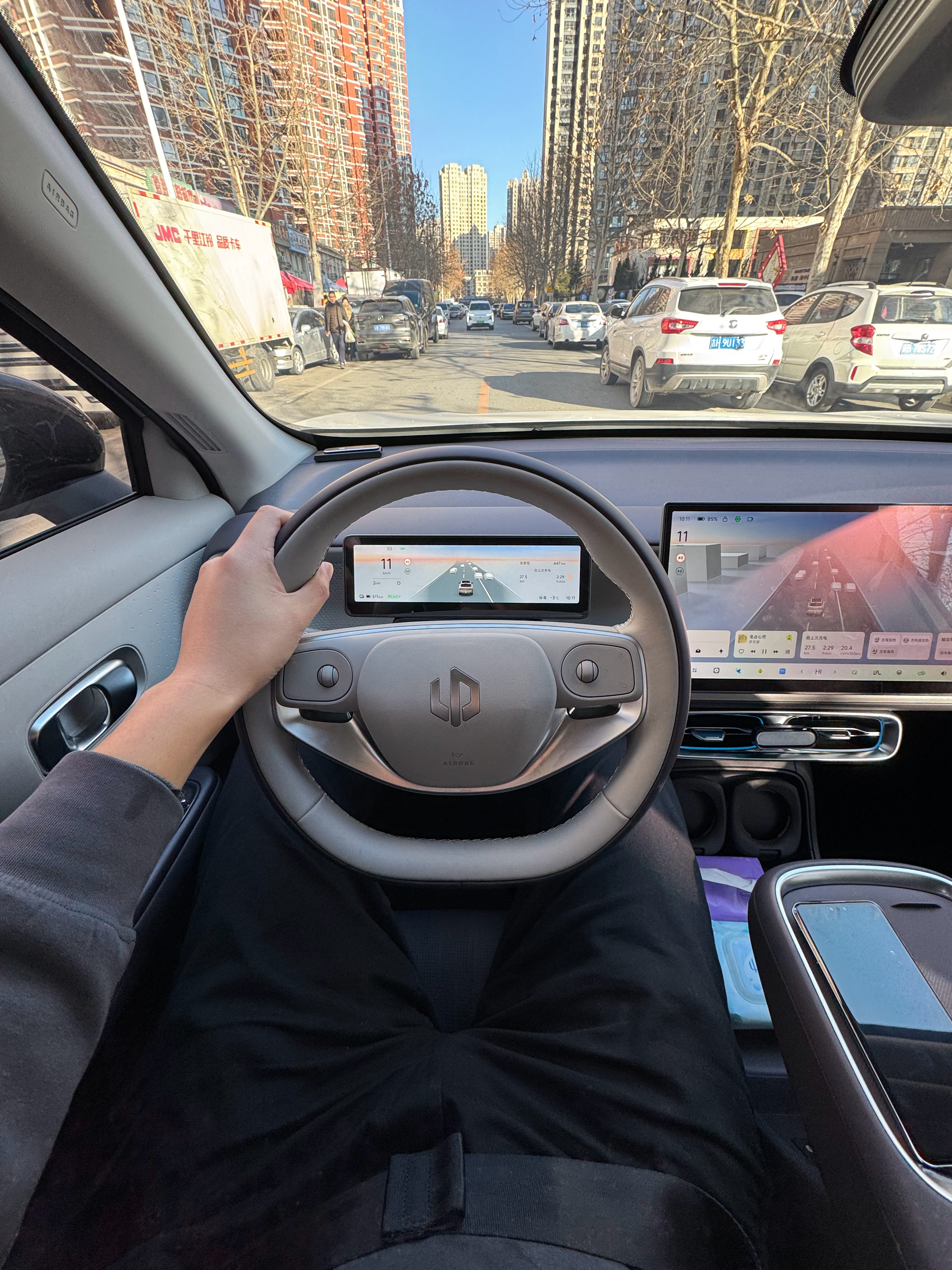 今天开开父母的零跑B10提车两个月他们只开了647km其中还得有一百公里是我开的