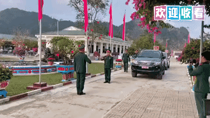 越南春节也贴福字和对联，但是因为去中国化非常严重，春节春联看着总感到不伦不类感！