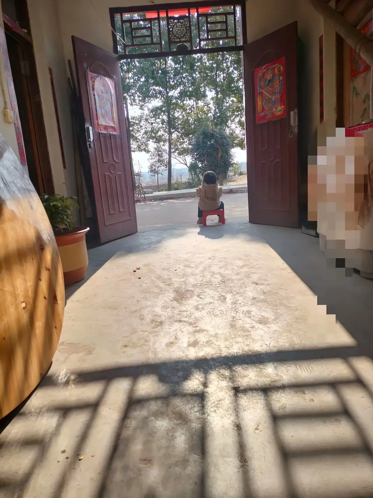 刚刚跟我婆婆干架了我不想忍了已经忍无可忍了我女儿比较挑食喝奶粉老是会剩下