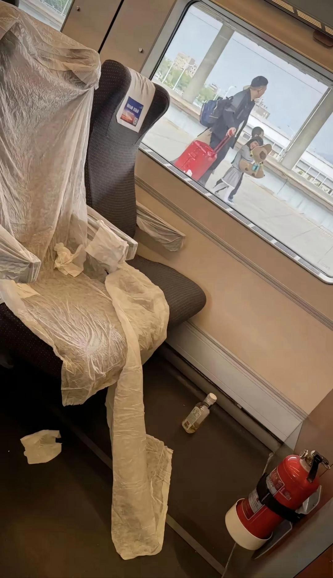 我怎么感觉现在这样的社会了，还有这样没有素质的人呢[捂脸哭]