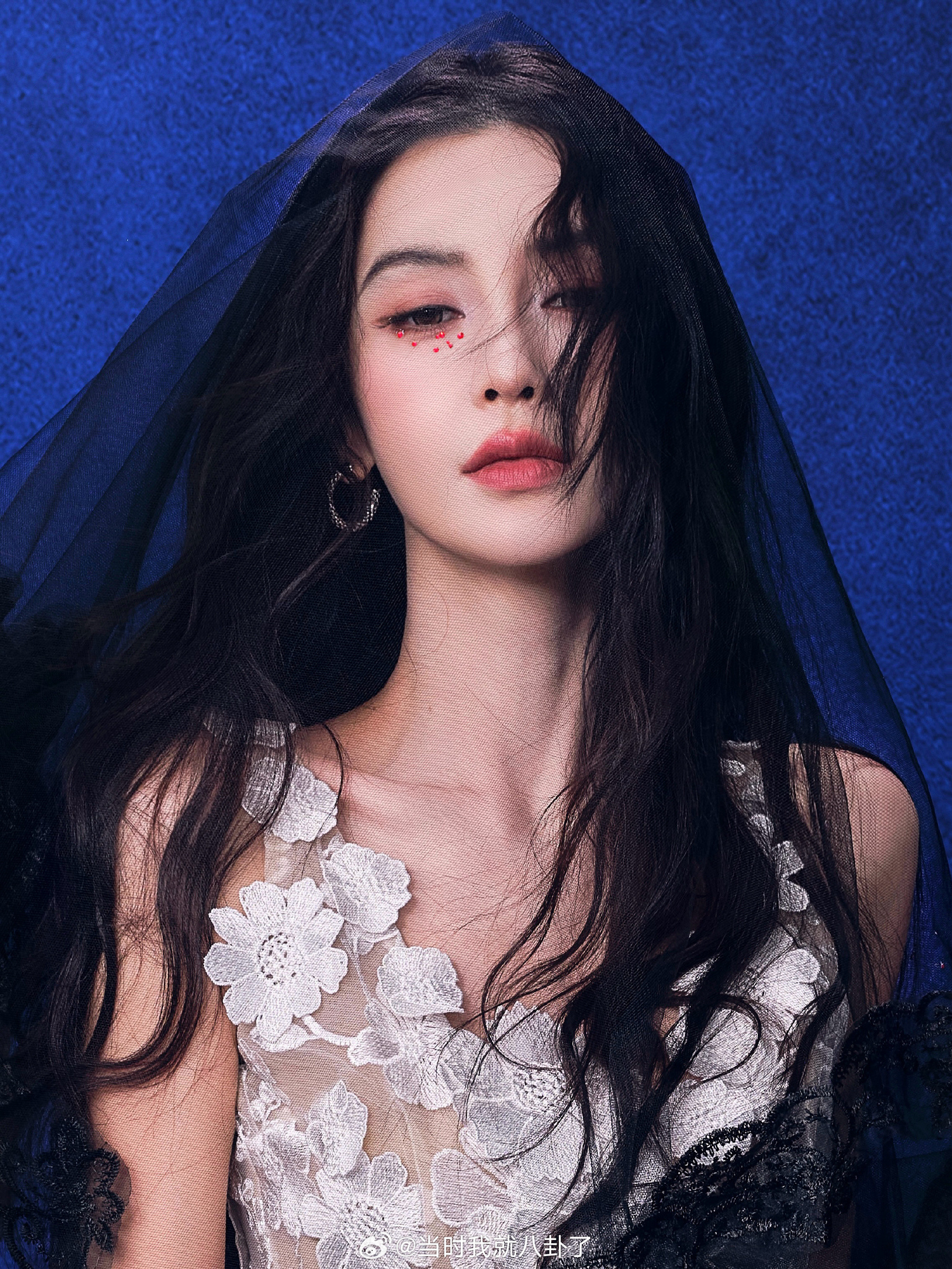 angelababybaby的天使造型杀疯了，绽放笑容时完全美人娇嗔
