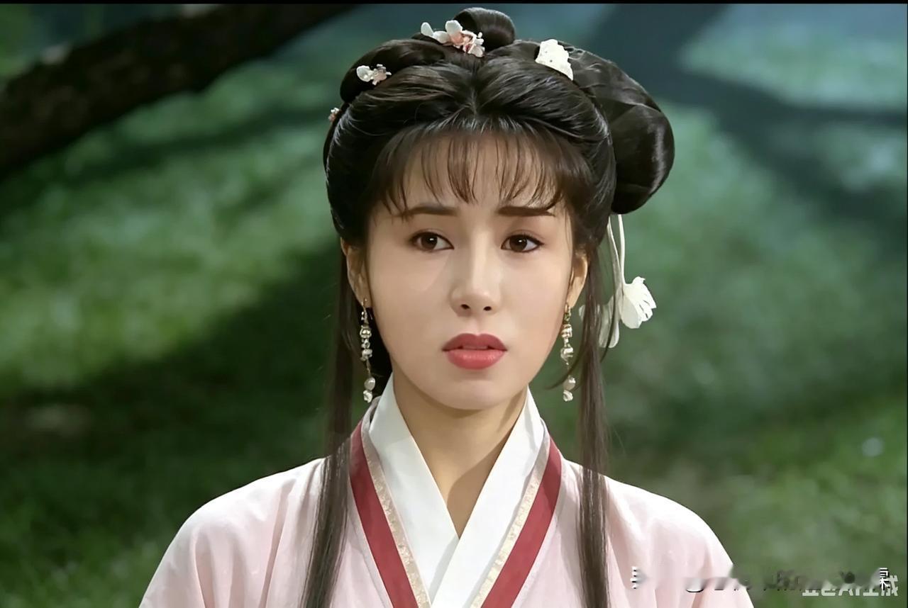 原本的媚娘也不丑！换了发型也没比赵雅芝差太多了！如果媚娘不恋爱脑的话，她原本