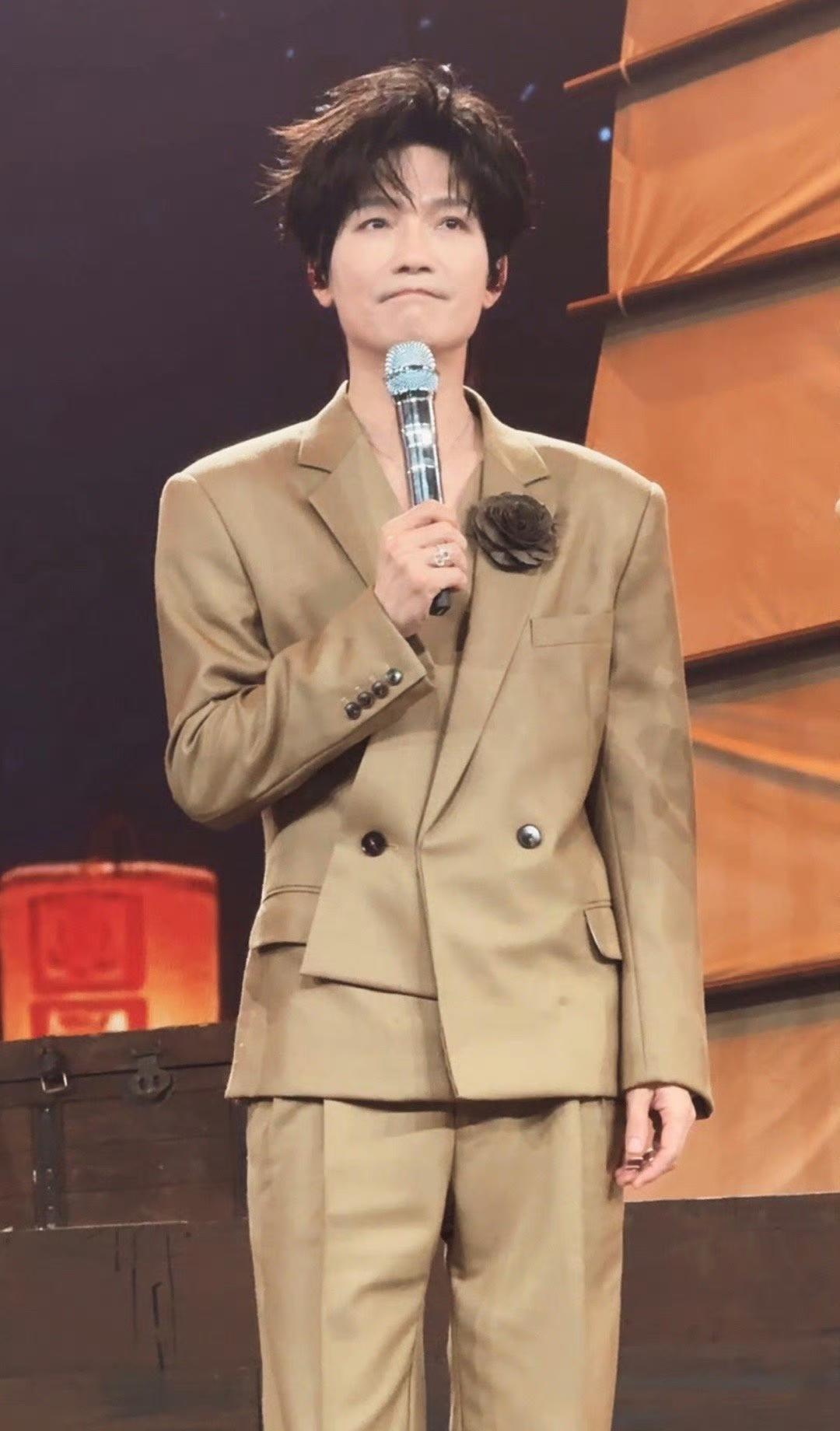 今天是央视春晚第二次联排的日子，我在等一个身影出现！陈楚生已经录制完了大湾区晚