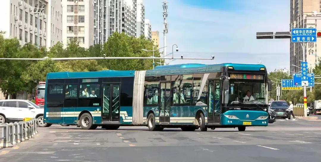 济南地铁4号线和8号线一通，长清到章丘那条“蹭军车”的路子正式下线。以前山财山