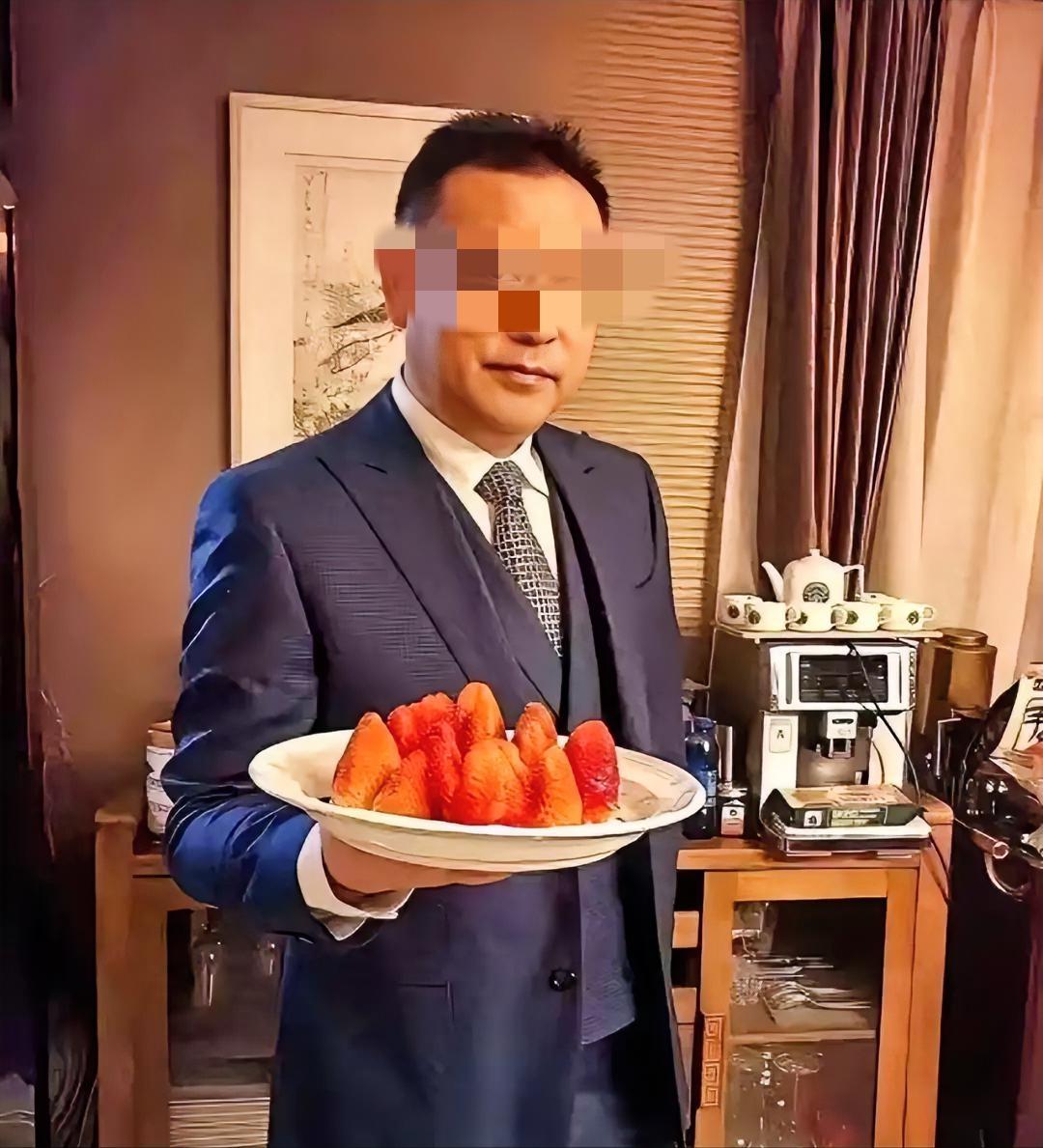 近几日总刷到张宏民的消息65岁了还孤身一人，没妻儿没老伴。很多人替他操心