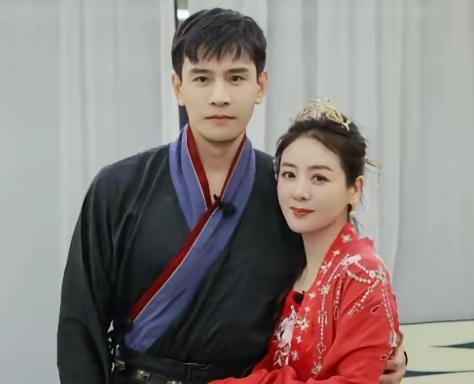 演员经超说：“当年，我们家里人都很洋气的，当时我说我和大自己6岁，还带着孩子的李