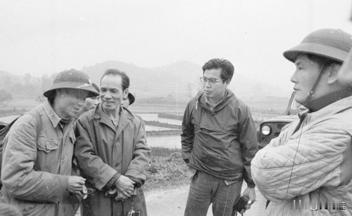 为什么有些越南人不认为自己是东南亚人？冬夜的球场看台上，一片红黄在人群里晃