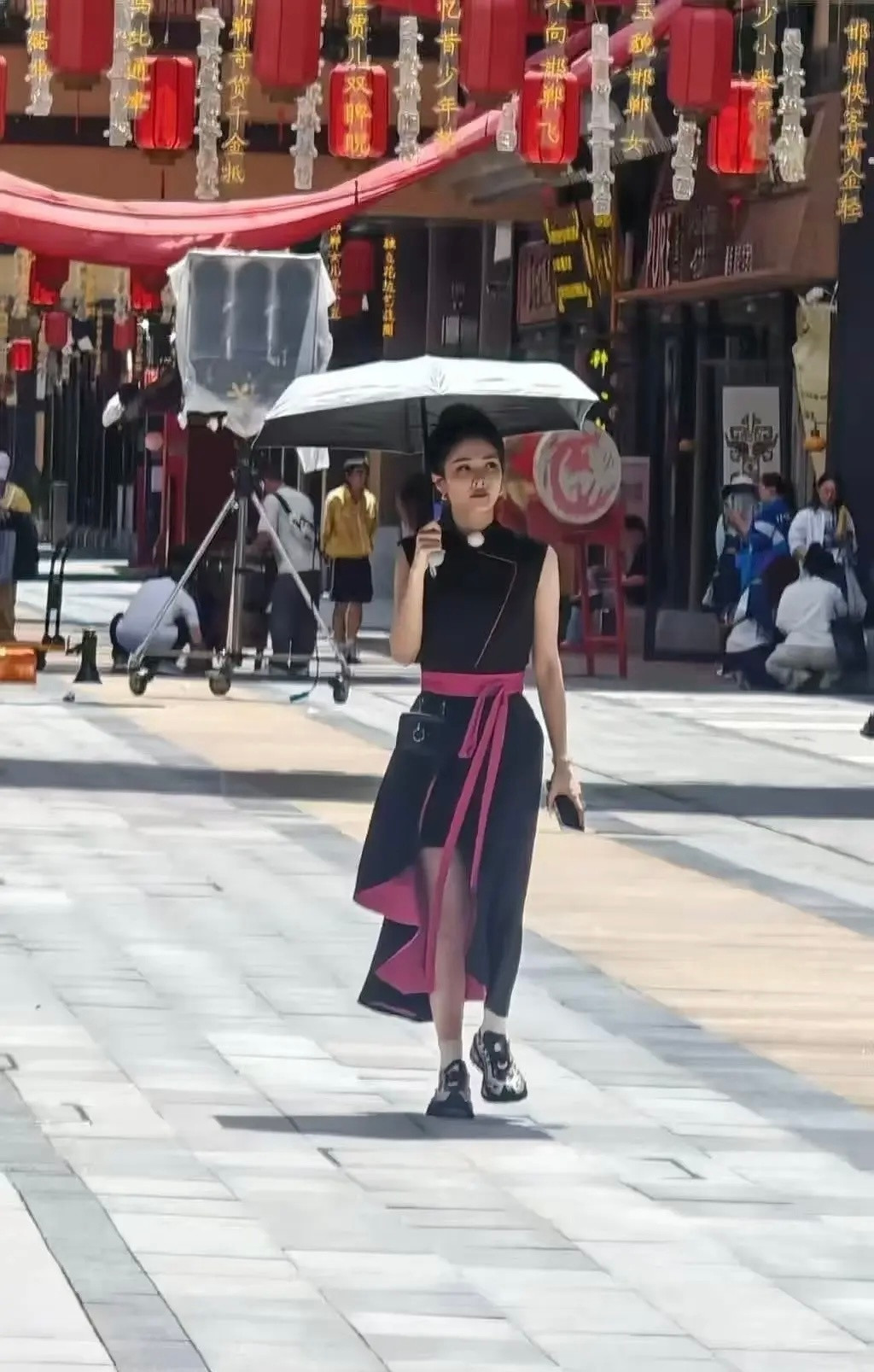 和跑男团其他人比，白鹿的星味儿都要溢出来了吧