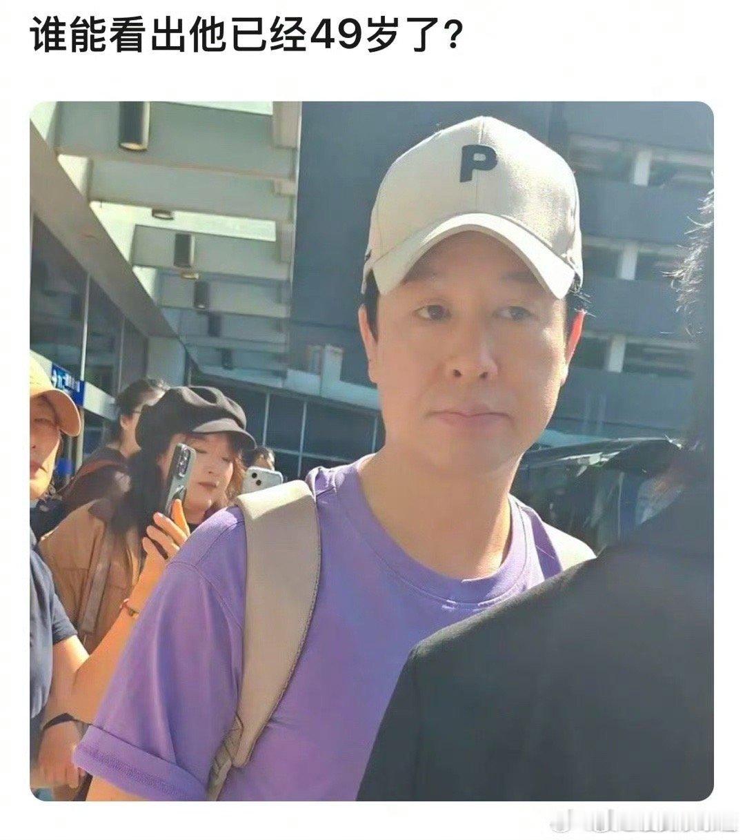 张颂文真人看起来比实际年龄更大吗