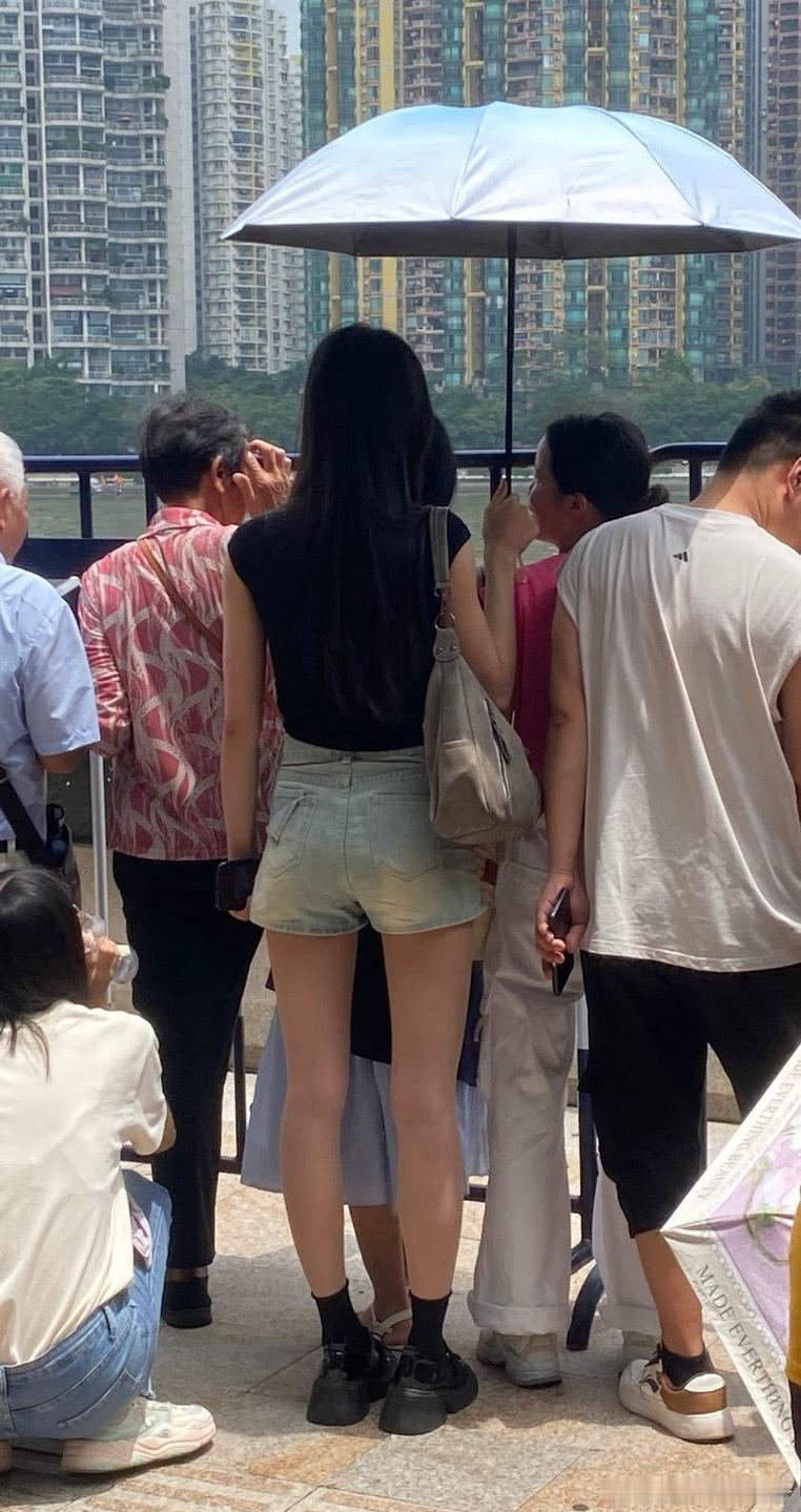 街拍小姐姐穿搭​​​