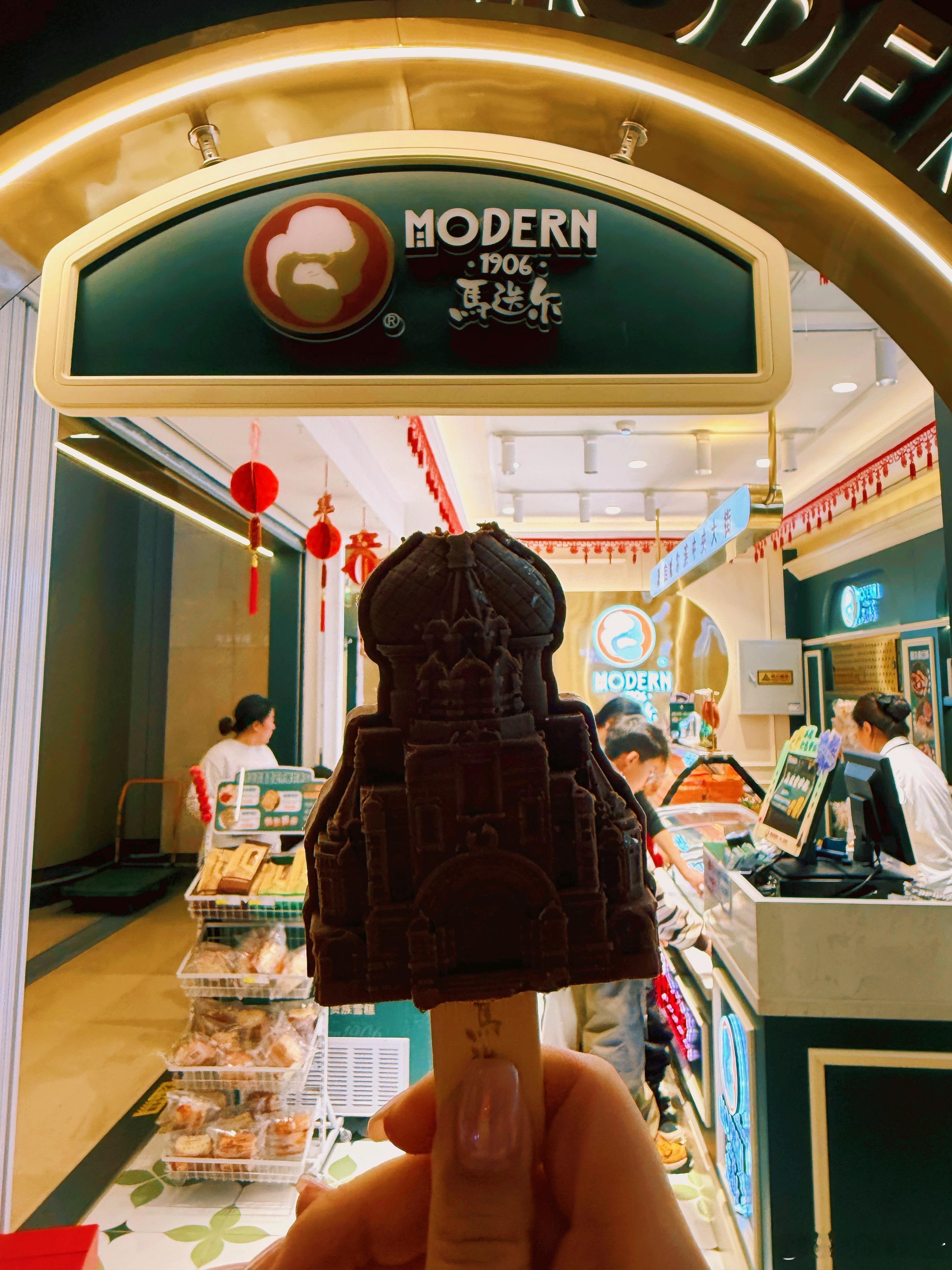 准备回京了机场买了根马迭尔～咬了一口哈哈哈哈大家都返城了吗？哈尔滨·哈尔滨太平