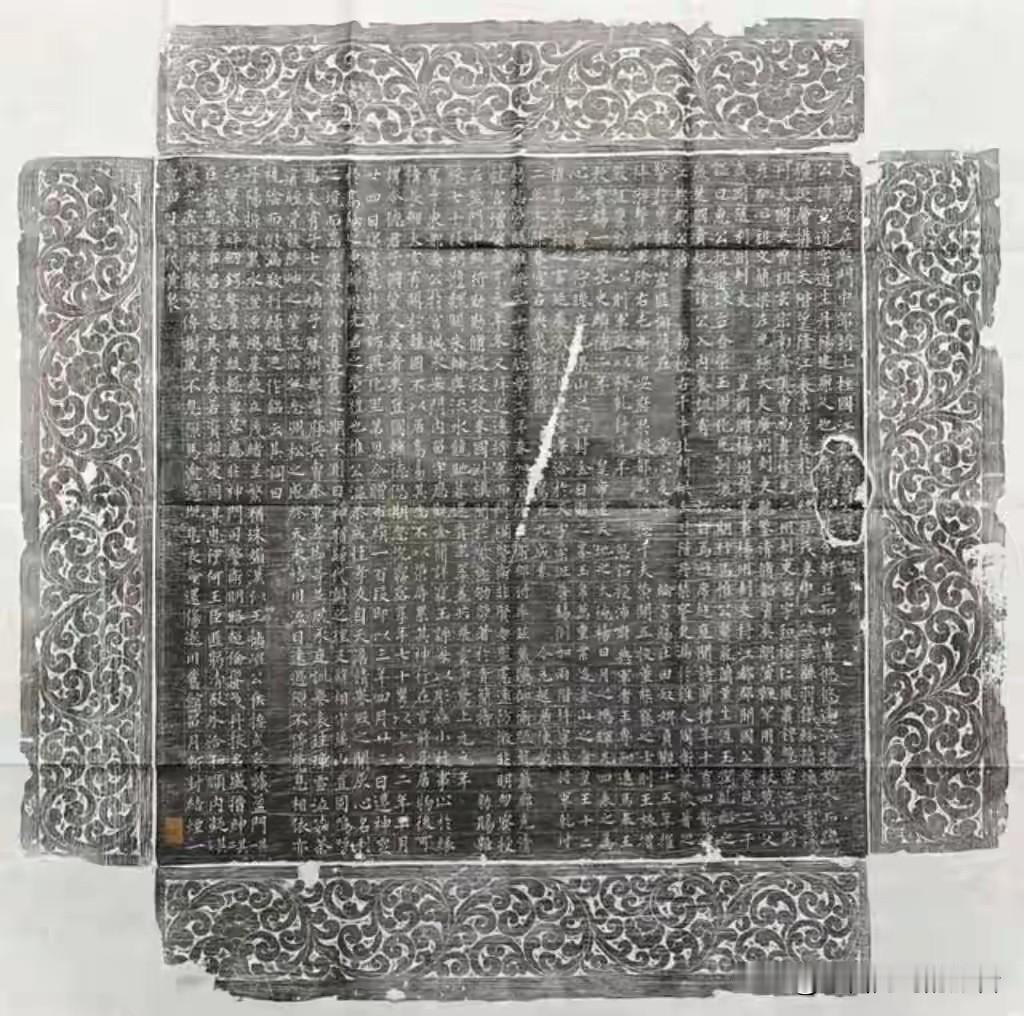 前阵子我一个哥们去西安出差，回来神秘兮兮地跟我说，书法圈出大事了。我说咋了，他说