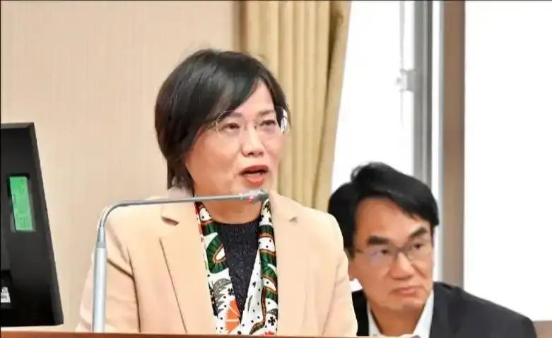 台湾“中时新闻网”:8月1日，台“内务部门”解除了台湾花莲县富里乡学田村村长邓万