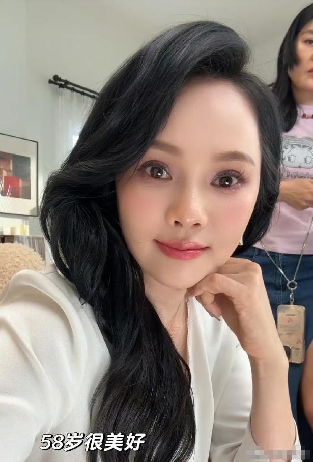 伊能静，高调发文！2月25日，伊能静突然冲上热搜，她在社交平台晒出600字长