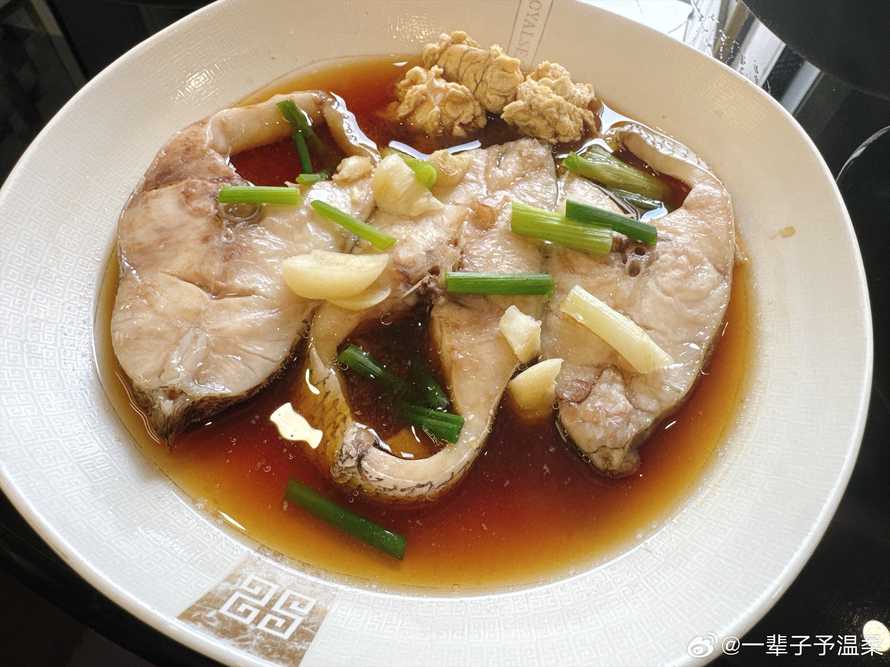 开饭，最近胃口不好，麻麻买了梭子蟹，不知道能不能打开胃口……两个人这么多菜，要吃