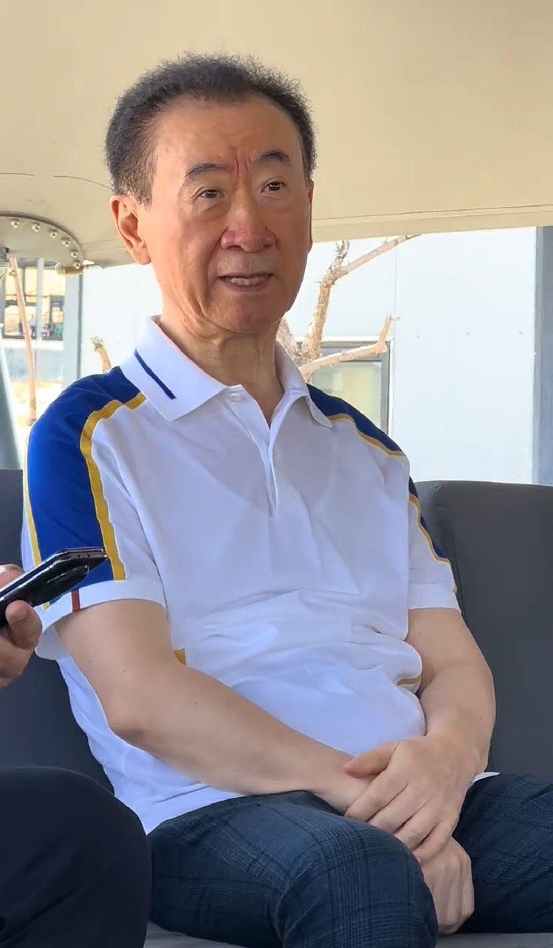 王健林的“狠”：卖光600座万达，6年还清6000亿谁能想到，曾经喊出“小