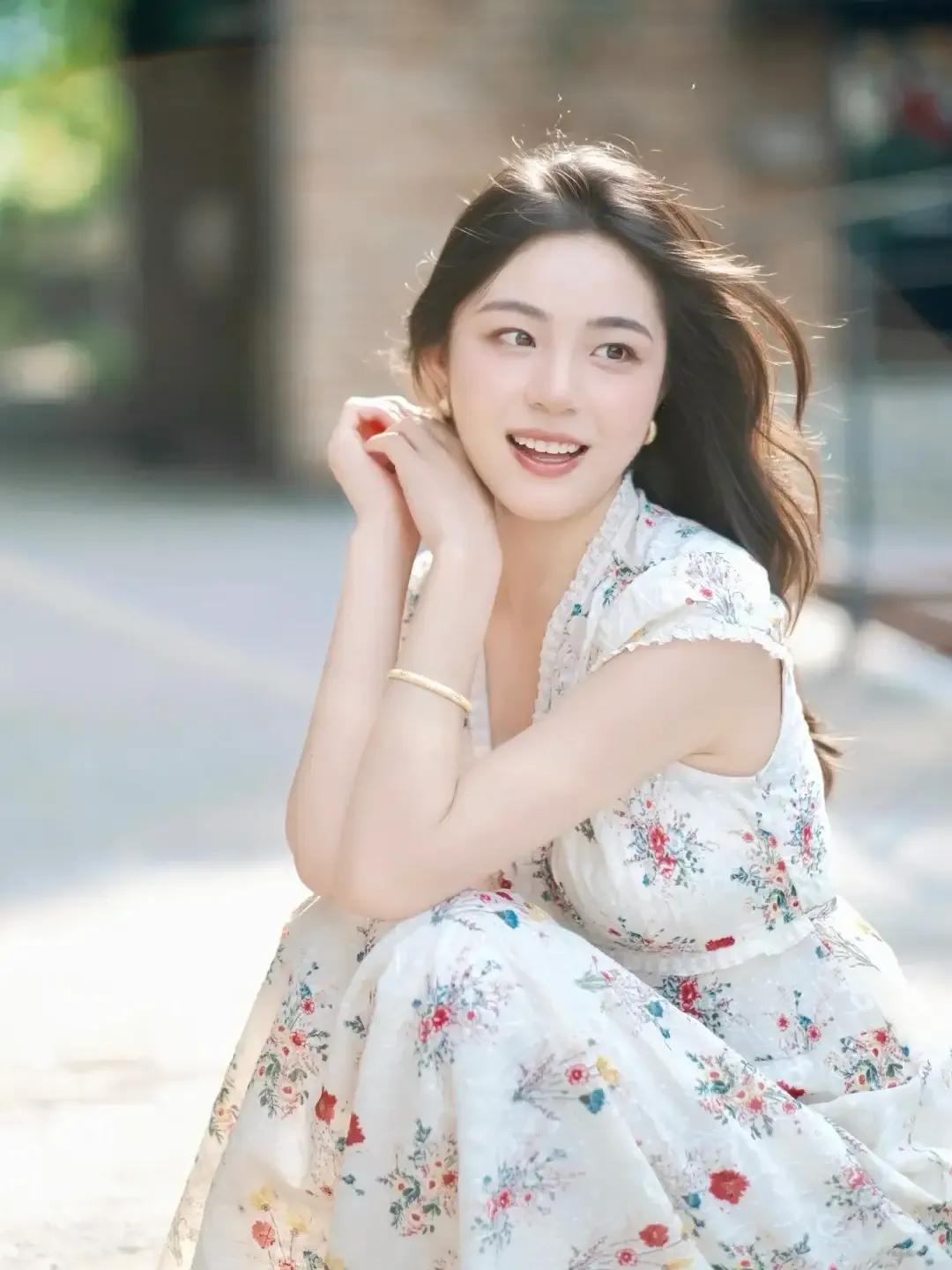 笑容太过甜美，很迷人