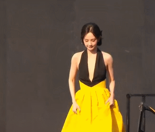 李一桐怎么美成这样了我嘞个豆，李一桐也太美了吧，简直是古希腊掌管美貌的神，真的好