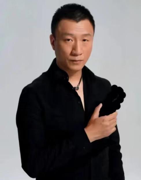 55岁孙红雷宁夏街头烤串震惊全网！亲口回应三大传闻，网友：这状态谁敢信？1：