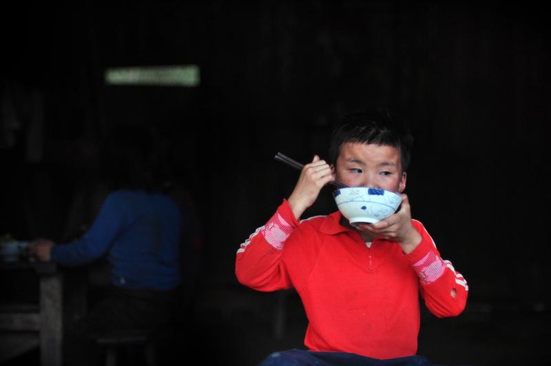 12岁小学生吞下100颗药，一封遗书刺痛全网据了解，这个12岁的孩子在吞下大量