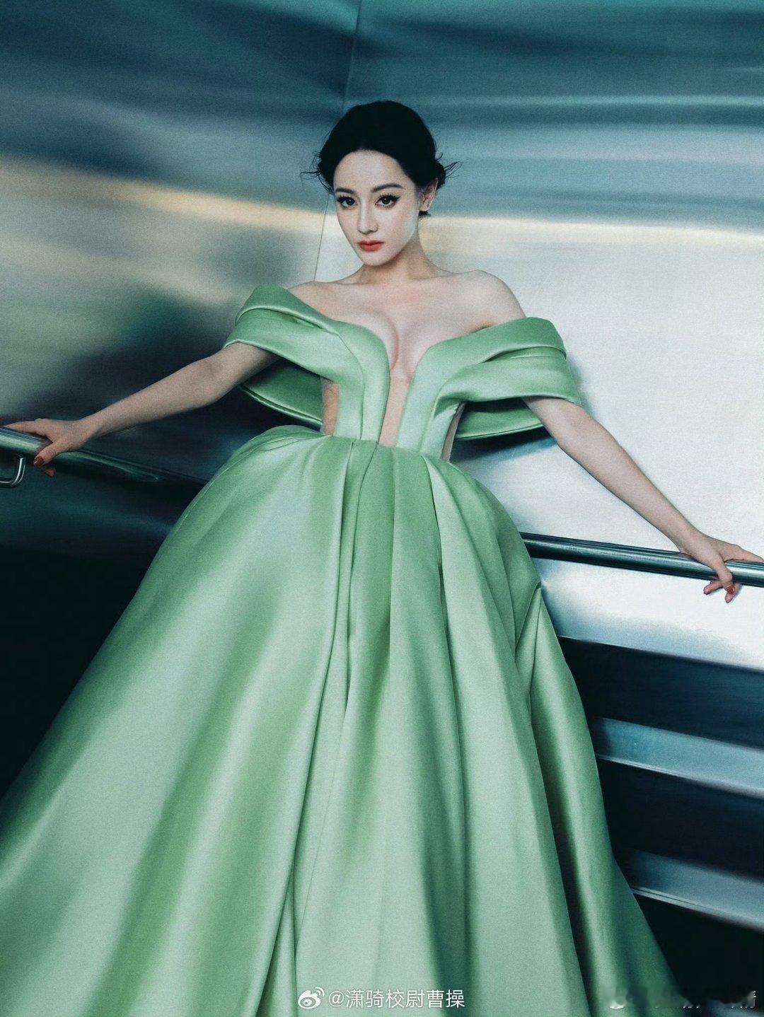 现在再看这件衣服，真的超级大胆