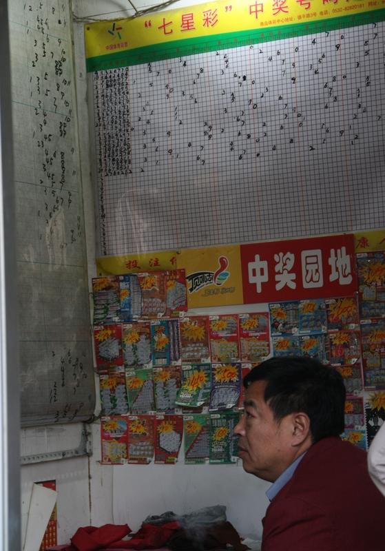 经常刷到有人说“掌握3D规律，轻松中奖”，也有人吐槽“全靠瞎蒙，纯纯交智商税”—