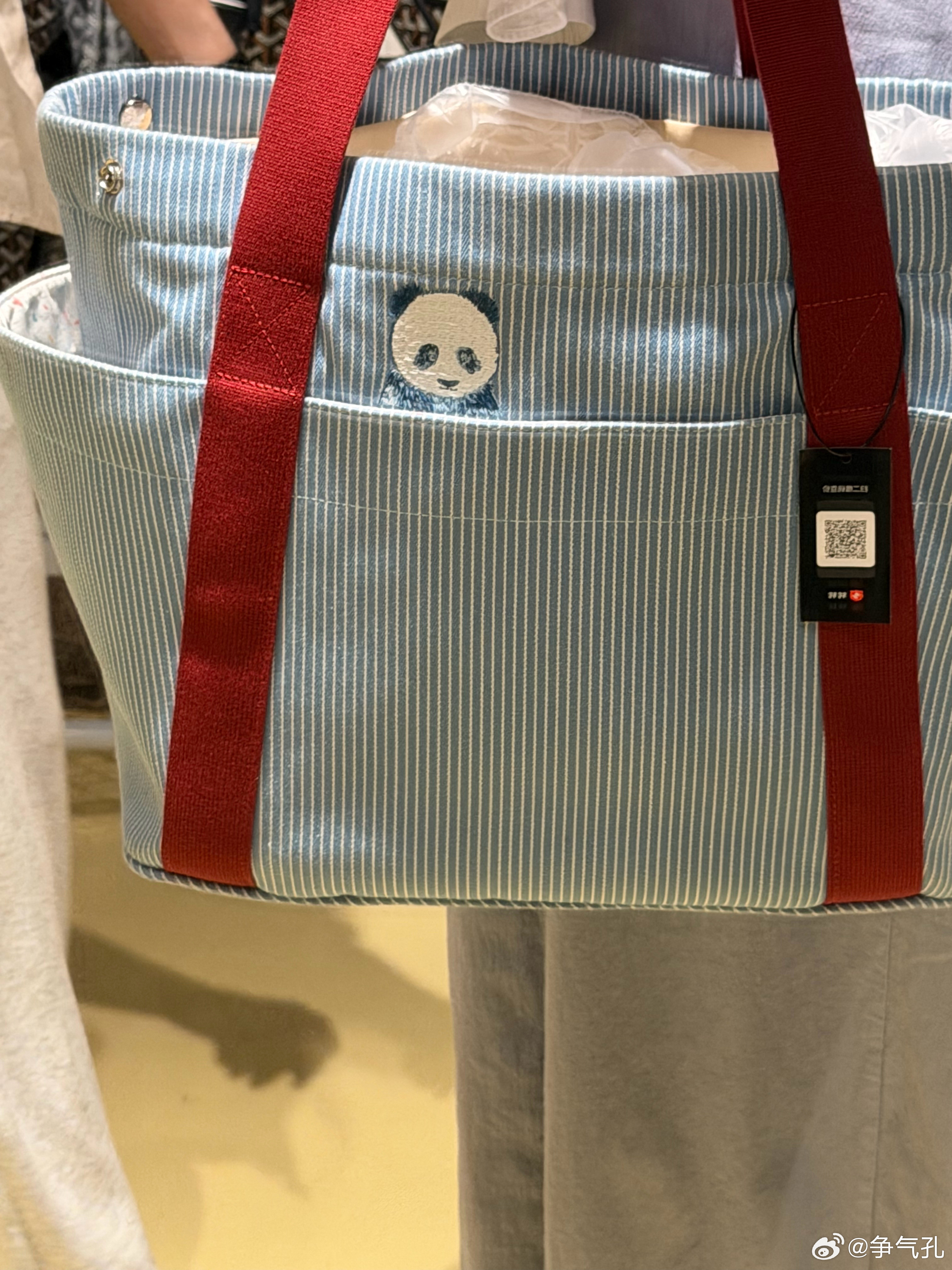 不说谁知道是爱马仕，以为成都文旅出的大熊猫周边