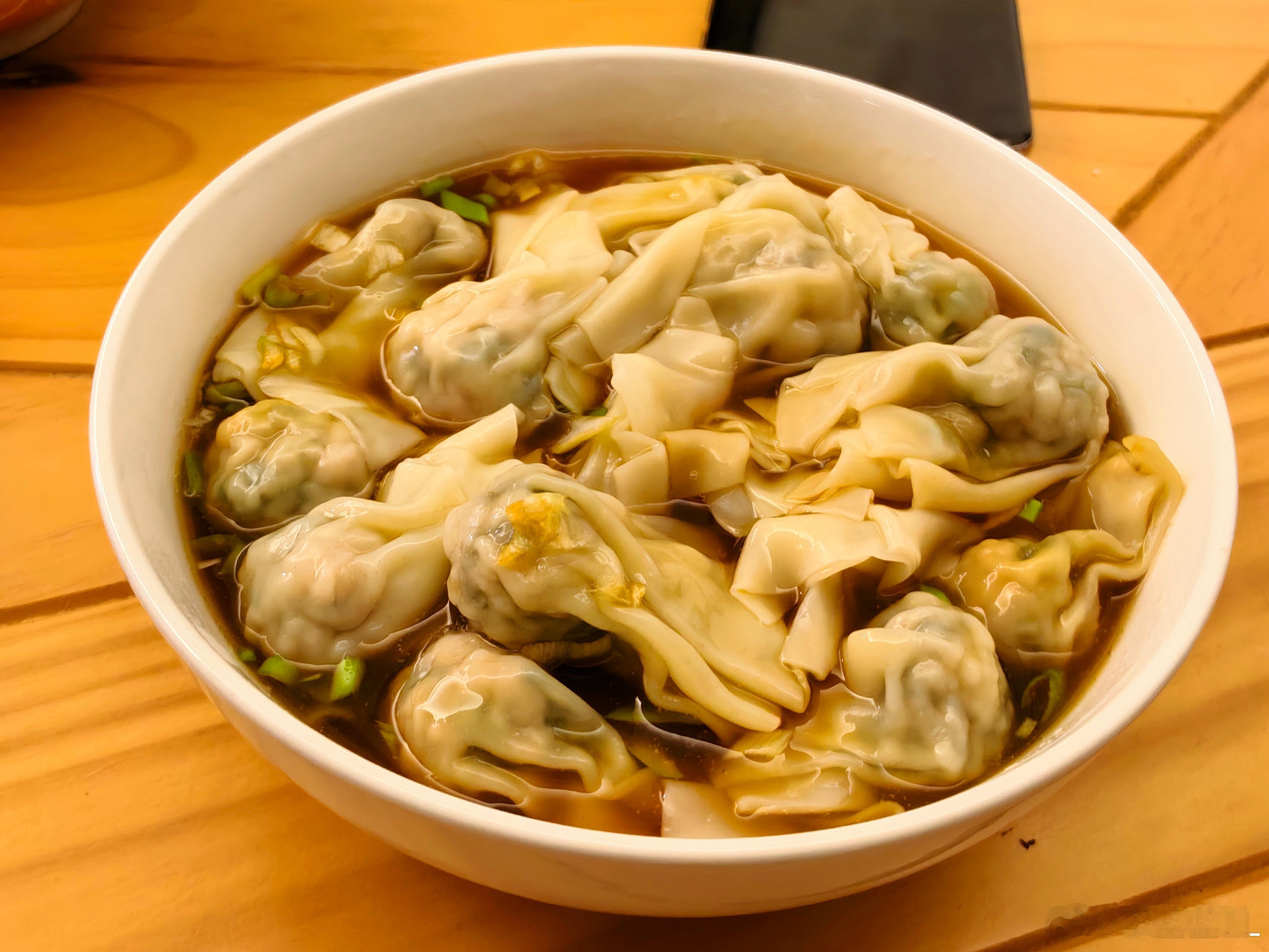 早啊！看得出来我这是什么馅的馄饨吗？​​​