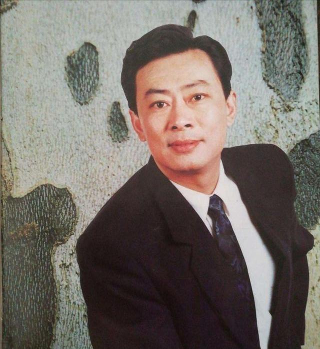 1984年，宝贝儿子患了癫痫病，不久后，王诗槐离婚，和有智力残疾的儿子相依为命，