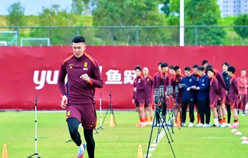 邵佳一的国足集训，第一件事，就把那个埋了快二十年的"魔鬼"给挖了出来3000米跑