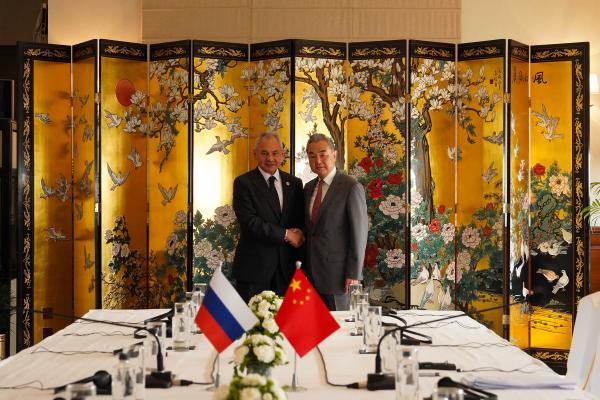 6月23日，王毅在新德里会见绍伊古，俄方当面提及两件事，希望中国朋友能够成全，在