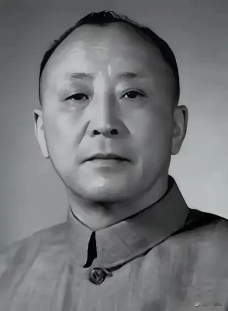 1949年除夕凌晨，被蒋介石幽禁已久的卫立煌，趁着看守特务松懈回家过年的空当，登