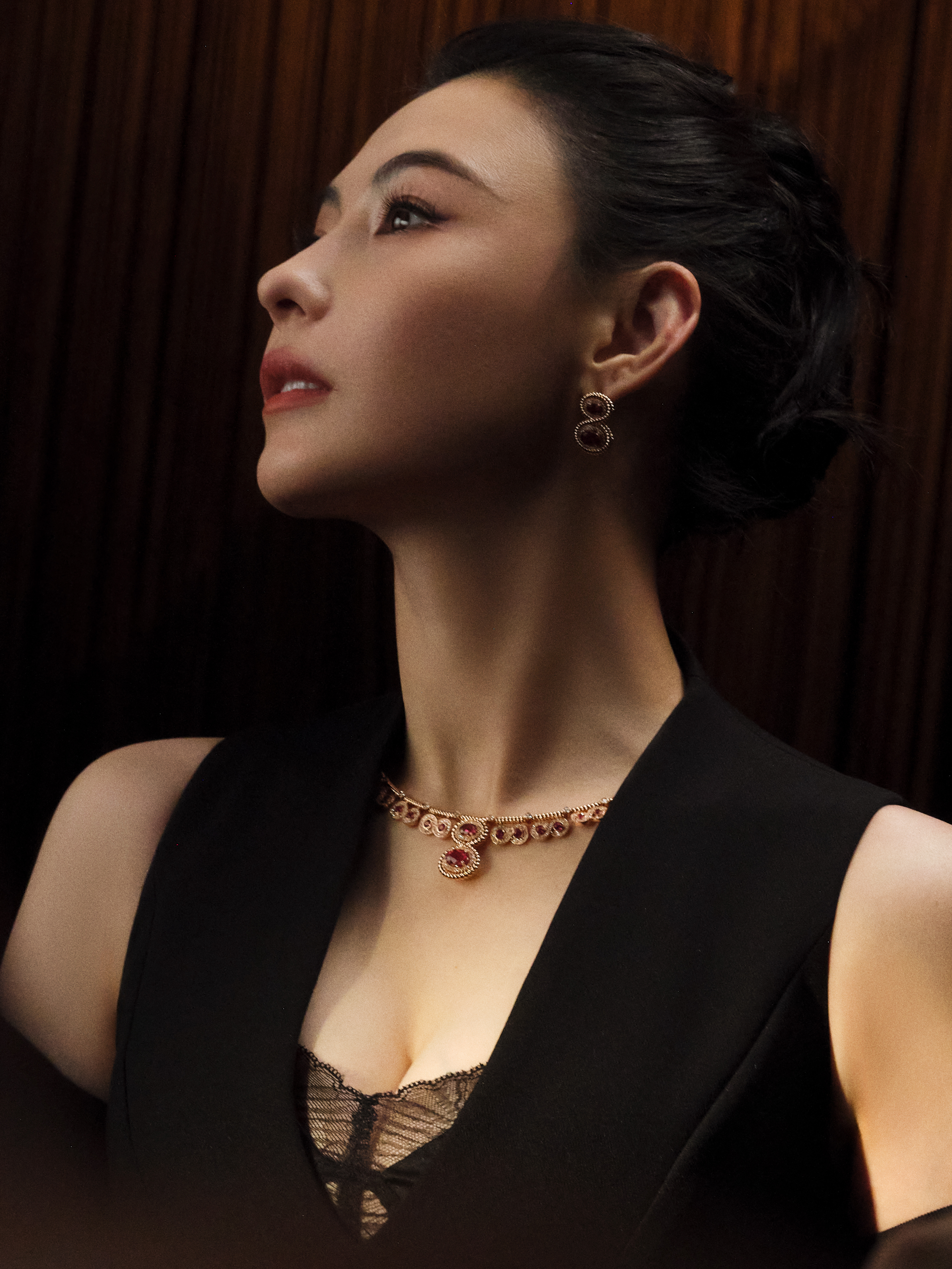 张柏芝｜Qeelin「灵侗麒境」高级珠宝展张柏芝一袭黑裙亮相Qeelin「灵侗麒