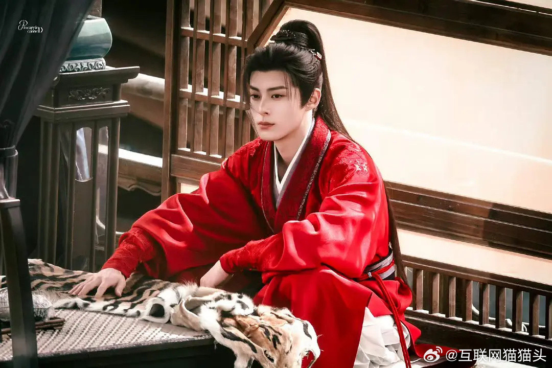 王鹤棣今日将门红衣路透少年气十足！说他演不了谢景行的打脸了吧