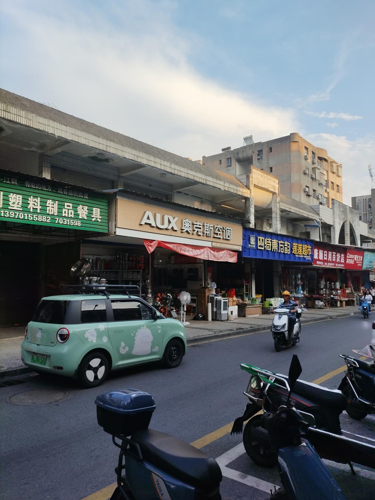 我妈快60岁了，现在也算是到了做外婆的年纪了！一天的生活基本是上午买菜做饭，