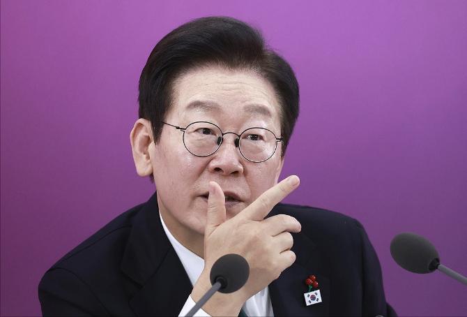 这脸变得猝不及防！韩国刚宣布想和中国构建途径朝鲜的铁路，转头就对中国出了一记“重