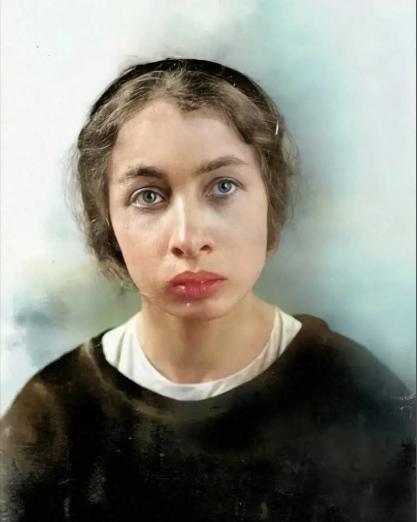 1918年，列宁遭遇刺杀，女刺客卡普兰对着他连开了三枪。很快杀手便被抓捕，而她的