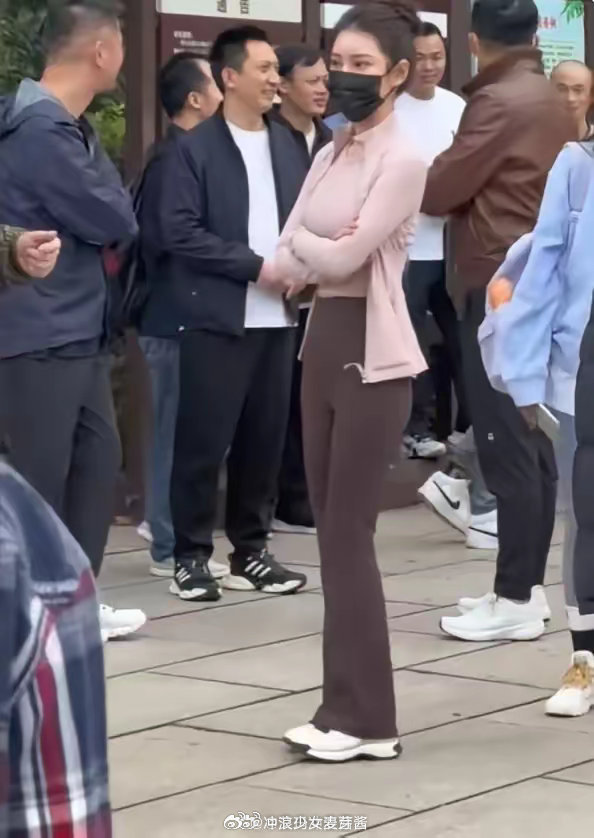这平坦的小腹，我这辈子都有不起​​​