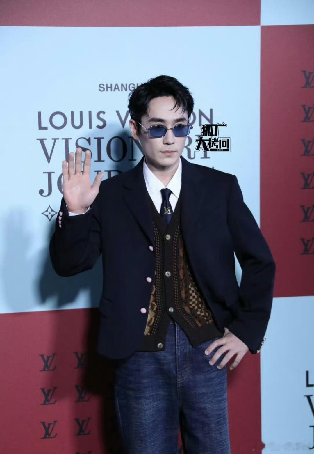 朱一龙lv上海大秀朱一龙压轴lv大秀，网友说看起来有点老气​​​
