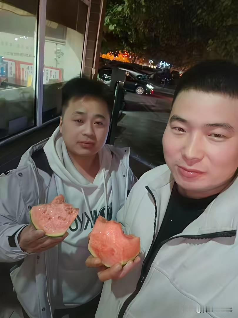 西瓜好吃吗[无奈吐舌]