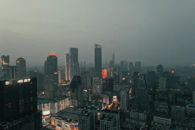 南京下雪2026年首场寒潮果然没让人失望！1月19日夜里起，南京自北向南飘起