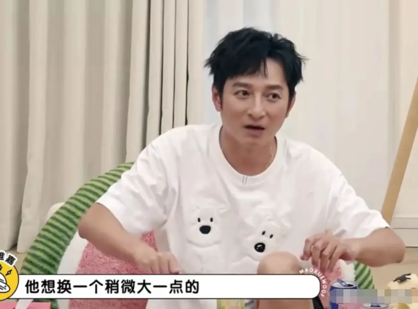 李维嘉：“何炅之前想要换一个大点的冰箱，就把家里的冰箱挂网上卖二手，但挂了很久都