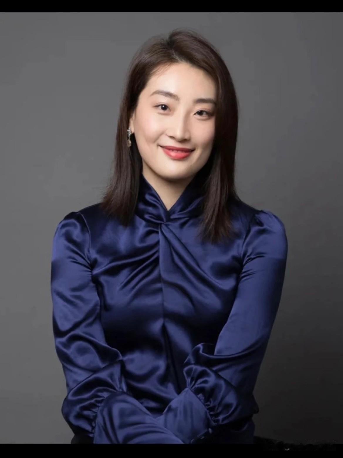 宗馥莉输了全网都希望她赢以后估计更少有人结婚了她在9月12日辞去了娃哈哈所