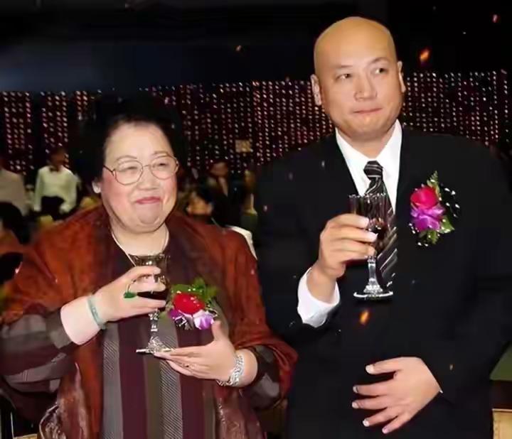 陈丽华走了，但大家根本不担心她的家产分配！因为他的儿子赵勇早就接管了公司的业